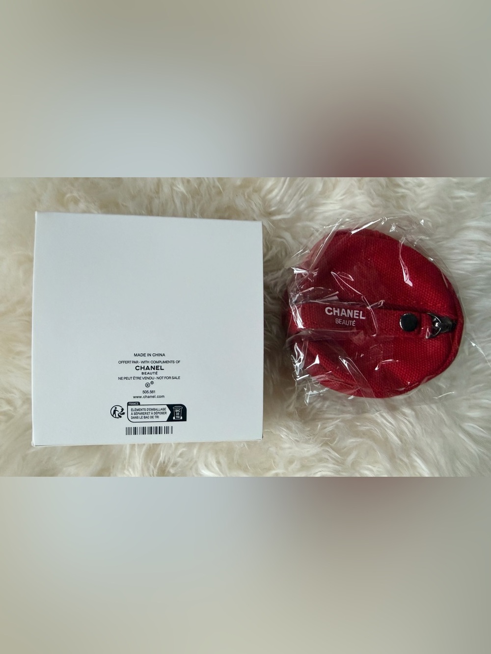 Chanel BEAUTE Red Coin Purse w White ‘CHANEL' Branding NEW in SEALED Bag w Box - Picture 3 of 11